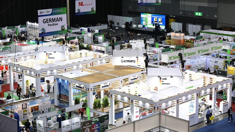 Как ожидается, более 200 компаний-экспонентов из 25 стран, примут участие в этой выставке, которая привлечет примерно 10 тыс. посетителей. Как ожидается, более 200 компаний-экспонентов из 25 стран, примут участие в этой выставке, которая привлечет примерно 10 тыс. посетителей.