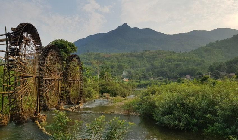 Водяные мельницы в селении. Фото: dulich24.com.vn Водяные мельницы в селении. Фото: dulich24.com.vn