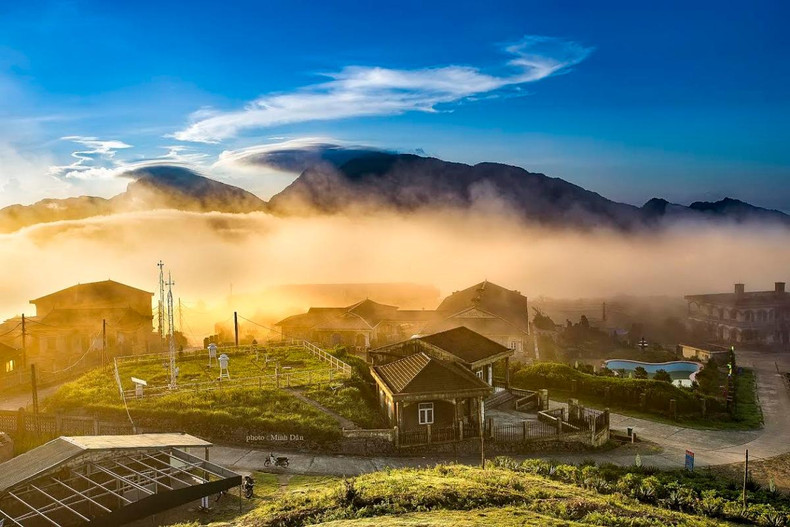 Любители фотографии часто остаются на ночь и встают рано, в 3 часа утра, чтобы запечатлеть прекрасные моменты моря облаков, плывущих клубами ранним утром. Любители фотографии часто остаются на ночь и встают рано, в 3 часа утра, чтобы запечатлеть прекрасные моменты моря облаков, плывущих клубами ранним утром.