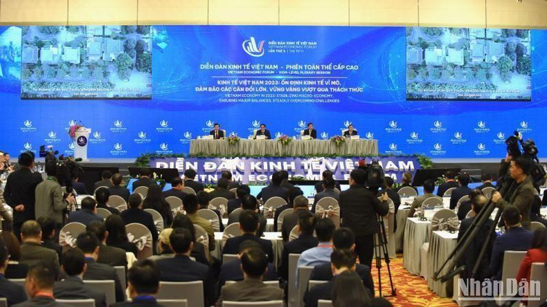 Общий вид пленарного заседания 5-го Вьетнамского экономического форума. Фото: Чан Хай Общий вид пленарного заседания 5-го Вьетнамского экономического форума. Фото: Чан Хай