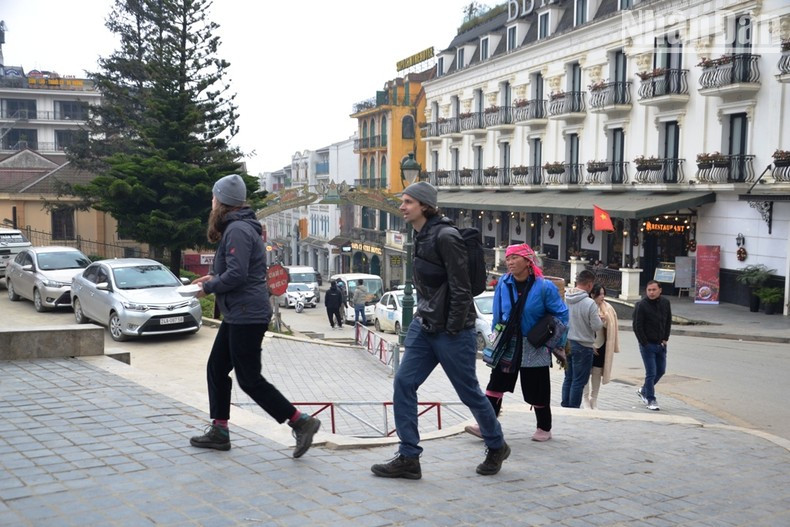 Иностранные туристы приезжают в Шапу, чтобы встретить Рождество. Иностранные туристы приезжают в Шапу, чтобы встретить Рождество.
