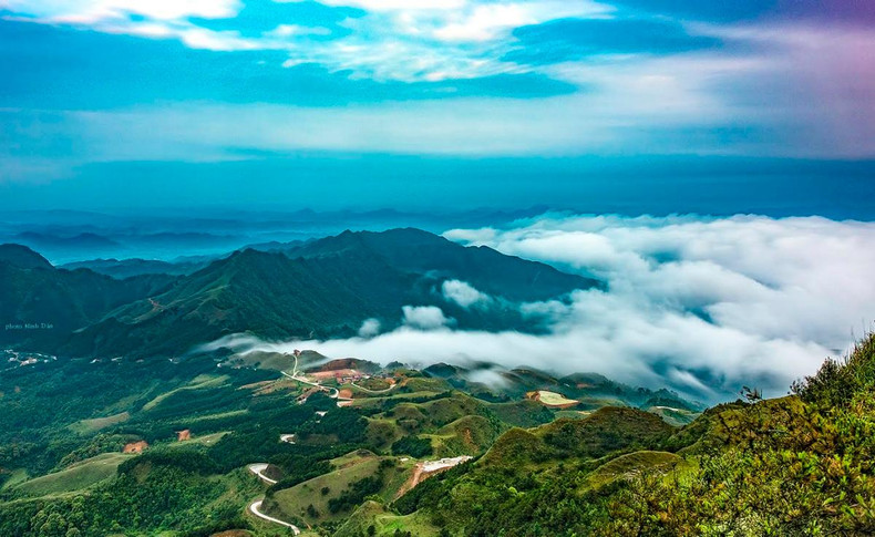 Погода на вершине Маушон включает в себя все 4 сезона за сутки. Погода на вершине Маушон включает в себя все 4 сезона за сутки.