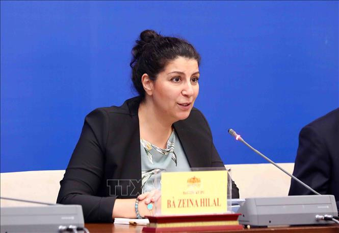 Представитель Секретариата МПС Зейна Хилал отвечает на вопросы корреспондентов. Фото: ВИА Представитель Секретариата МПС Зейна Хилал отвечает на вопросы корреспондентов. Фото: ВИА