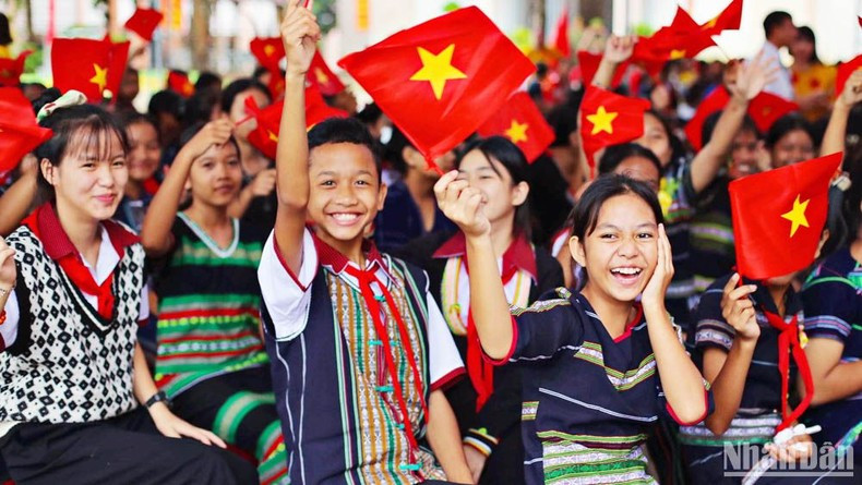 Учащиеся неполной и полной средней этнической школы-интерната в уезде Дамронг (провинция Ламдонг) с радостью встречают новый учебный год. Учащиеся неполной и полной средней этнической школы-интерната в уезде Дамронг (провинция Ламдонг) с радостью встречают новый учебный год.