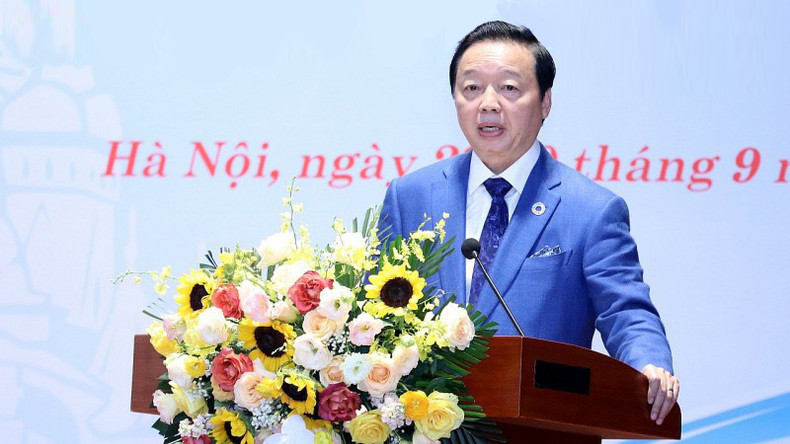 Вице-премьер Чан Хонг Ха выступает с речью. Вице-премьер Чан Хонг Ха выступает с речью.