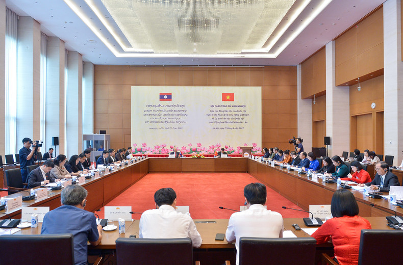 Общий вид семинара между Советом по делам народностей НС Вьетнама и Комитетом по делам национальностей НА Лаоса. Фото: quochoi.vn