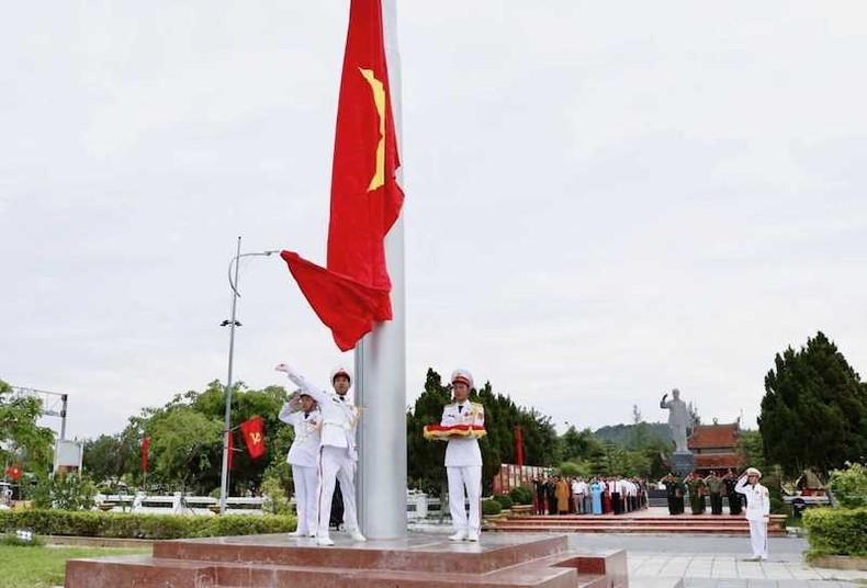 Церемония поднятия государственного флага на острове Кото. Церемония поднятия государственного флага на острове Кото.