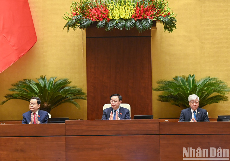 Конференция состоялась под председательством Председателя НС Выонг Динь Хюэ. Конференция состоялась под председательством Председателя НС Выонг Динь Хюэ.