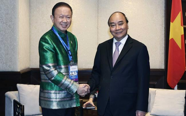 Президент Нгуен Суан Фук встречается с Председателем Общества таиландско-вьетнамской дружбы Сананом Ангуболкулом. Фото: ВИА Президент Нгуен Суан Фук встречается с Председателем Общества таиландско-вьетнамской дружбы Сананом Ангуболкулом. Фото: ВИА