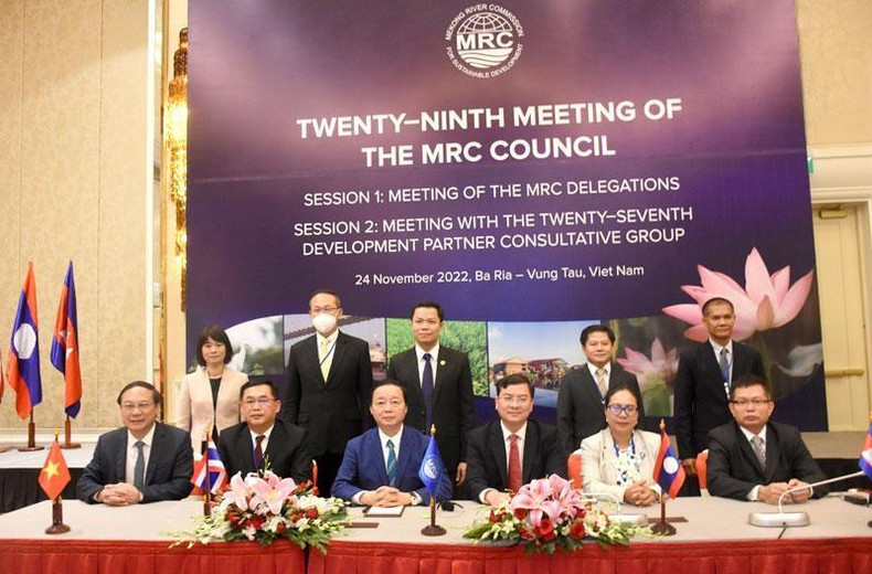 Делегаты на заседании MRC. Делегаты на заседании MRC.