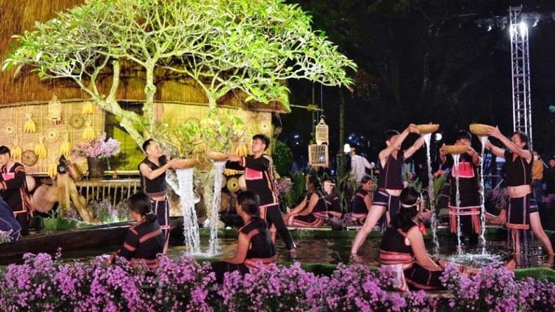 Изображения, пропитанные ритмом жизни представителей народностей на Центральном плато. Фото: Фан Хоа Изображения, пропитанные ритмом жизни представителей народностей на Центральном плато. Фото: Фан Хоа