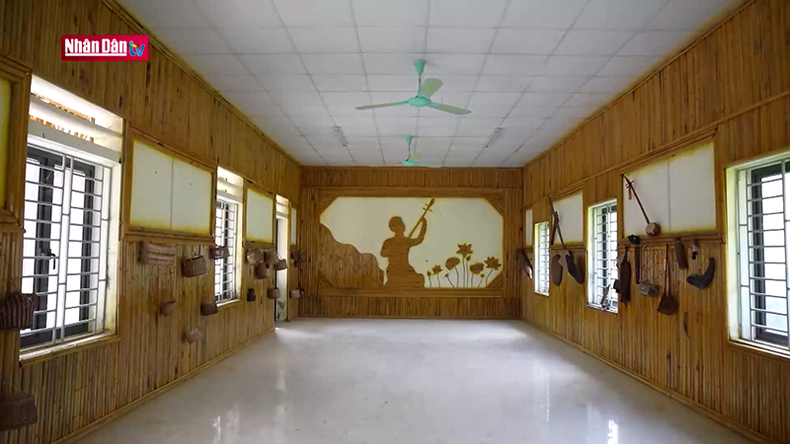 Традиционный дом в Тхонтха – место, где представлены и сохраняются предметы, связанные с жизнью представителей народности Тэй. Традиционный дом в Тхонтха – место, где представлены и сохраняются предметы, связанные с жизнью представителей народности Тэй.