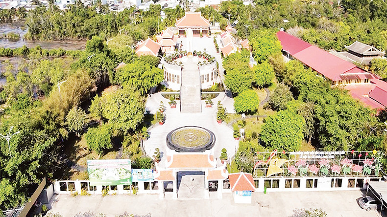 Мемориал композитора Као Ван Лау в городе Баклиеу. Мемориал композитора Као Ван Лау в городе Баклиеу.