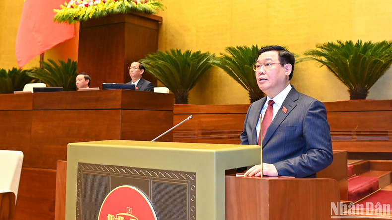 Председатель НС Выонг Динь Хюэ выступает на открытии 6-й сессии НС XV созыва. Фото: Зюи Линь Председатель НС Выонг Динь Хюэ выступает на открытии 6-й сессии НС XV созыва. Фото: Зюи Линь