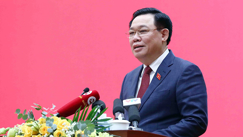 Председатель НС Выонг Динь Хюэ выступает на конференции. Фото: ВИА Председатель НС Выонг Динь Хюэ выступает на конференции. Фото: ВИА