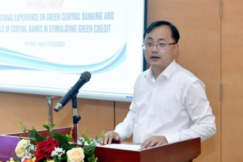 Начальник Департамента по международному сотрудничеству Государственнго банка То Хюи Ву выступает с речью на беседе «Роль и опыт Центрального банка в продвижении зеленого кредита».