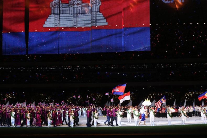 Делегация Камбоджи на церемонии открытия SEA Games 32. Делегация Камбоджи на церемонии открытия SEA Games 32.