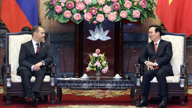 Президент Во Ван Тхыонг и Председатель Партии «Единая Россия», Зампредседателя Совета безопасности РФ Дмитрий Медведев. Фото: ВИА Президент Во Ван Тхыонг и Председатель Партии «Единая Россия», Зампредседателя Совета безопасности РФ Дмитрий Медведев. Фото: ВИА