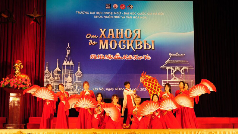 Художественный номер на мероприятии. Фото: ULIS TV Художественный номер на мероприятии. Фото: ULIS TV