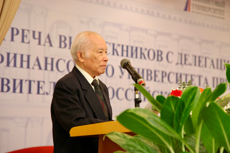 Бывший министр финансов Вьетнама Хо Тэ выступает с речью. Бывший министр финансов Вьетнама Хо Тэ выступает с речью.