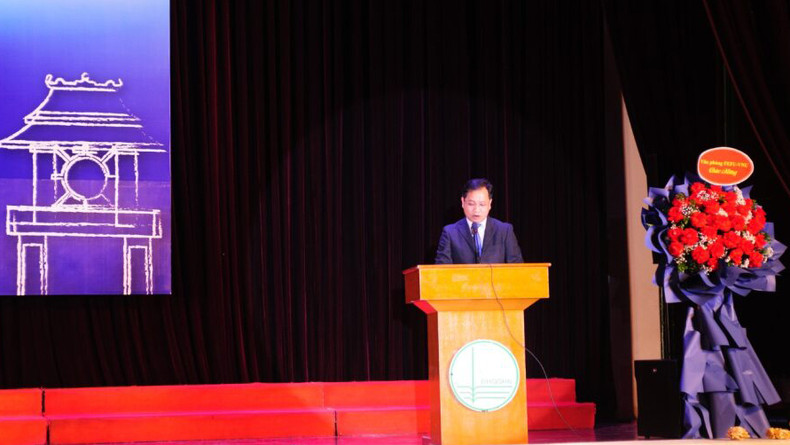 Проректор ИИЯ при ХГУ Хоа Нгок Шон выступает с речью. Фото: ULIS TV Проректор ИИЯ при ХГУ Хоа Нгок Шон выступает с речью. Фото: ULIS TV