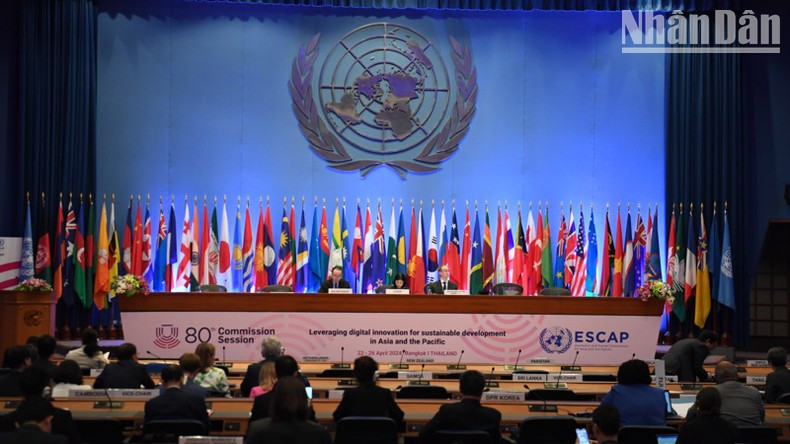 Общий вид заседания. Фото: Суан Шон - Динь Чыонг Общий вид заседания. Фото: Суан Шон - Динь Чыонг