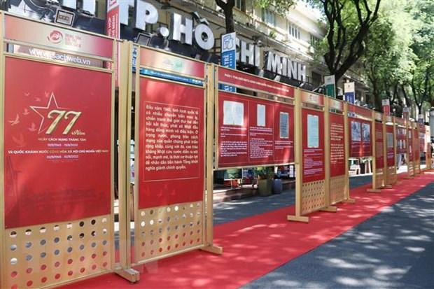 Выставка «Августовская революция – Историческая веха». Фото: VNA Выставка «Августовская революция – Историческая веха». Фото: VNA