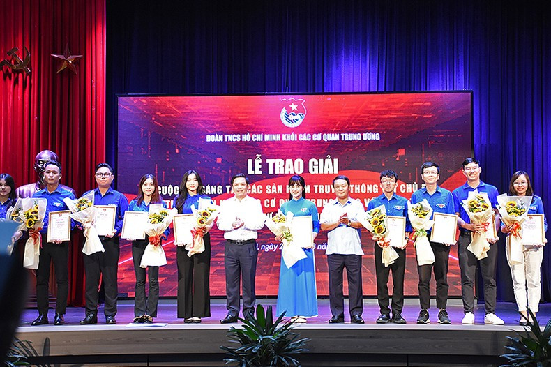 Церемония награждения победителей конкурса на составление медиапродукции на тему «Молодежь Объединения центральных органов и работа по защите идеологических основ Партии» 2023 года.