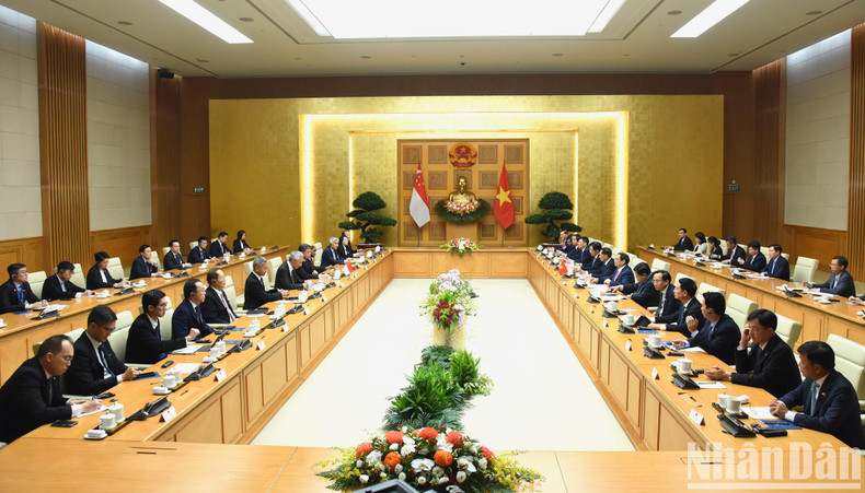 После официальной церемонии встречи стороны провели переговоры. После официальной церемонии встречи стороны провели переговоры.