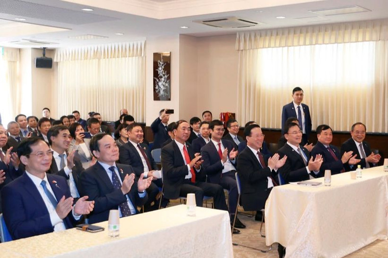 Президент Во Ван Тхыонг и высокопоставленная делегация Вьетнама на встрече. Фото: ВИА Президент Во Ван Тхыонг и высокопоставленная делегация Вьетнама на встрече. Фото: ВИА