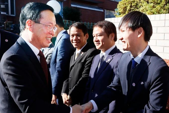 Президент Во Ван Тхыонг проводит встречу с должностными лицами и сотрудниками Посольства Вьетнама в Японии. Фото: ВИА Президент Во Ван Тхыонг проводит встречу с должностными лицами и сотрудниками Посольства Вьетнама в Японии. Фото: ВИА