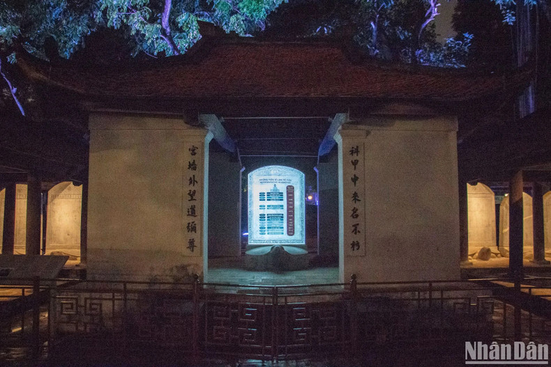 История Храма литературы «Ванмиеу – Куоктыжам» также привлекает внимание многих посетителей. Храм литературы был построен в 1070 году. В 1076 году император Ли Нян Тонг поручил построить рядом с Храмом школу Куоктыжам. История Храма литературы «Ванмиеу – Куоктыжам» также привлекает внимание многих посетителей. Храм литературы был построен в 1070 году. В 1076 году император Ли Нян Тонг поручил построить рядом с Храмом школу Куоктыжам.