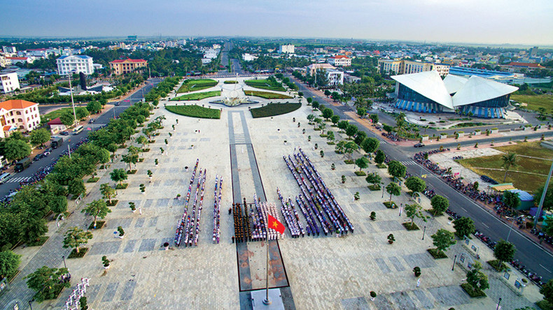 Театр находится в центральной зоне на площади Хунгвыонг (квартал 1, г. Баклиеу). Фото: Тху Донг Театр находится в центральной зоне на площади Хунгвыонг (квартал 1, г. Баклиеу). Фото: Тху Донг