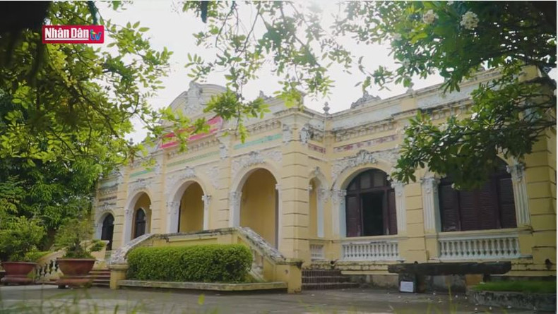 Недалеко от храма Нгуен Чунг Чыка расположен музей Киенжанг более столетней давности. Недалеко от храма Нгуен Чунг Чыка расположен музей Киенжанг более столетней давности.