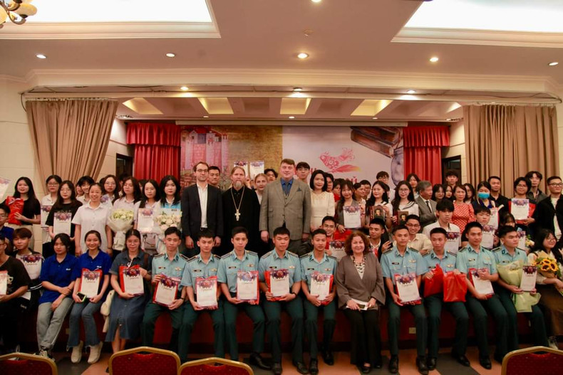 Награждение победителей Олимпиады русского языка 2024 года. Награждение победителей Олимпиады русского языка 2024 года.