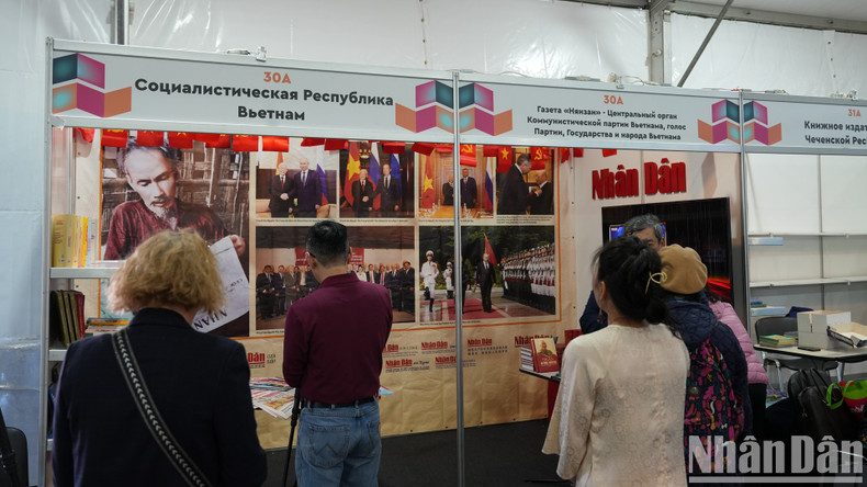 XIX Санкт-Петербургский международный книжный салон проходит с 16 по 19 мая. Газета «Нянзан» впервые принимает участие в этом мероприятии, предоставляя выдающуюся экспозицию книг и газет, что оставляет глубокие впечатления у посетителей. XIX Санкт-Петербургский международный книжный салон проходит с 16 по 19 мая. Газета «Нянзан» впервые принимает участие в этом мероприятии, предоставляя выдающуюся экспозицию книг и газет, что оставляет глубокие впечатления у посетителей.