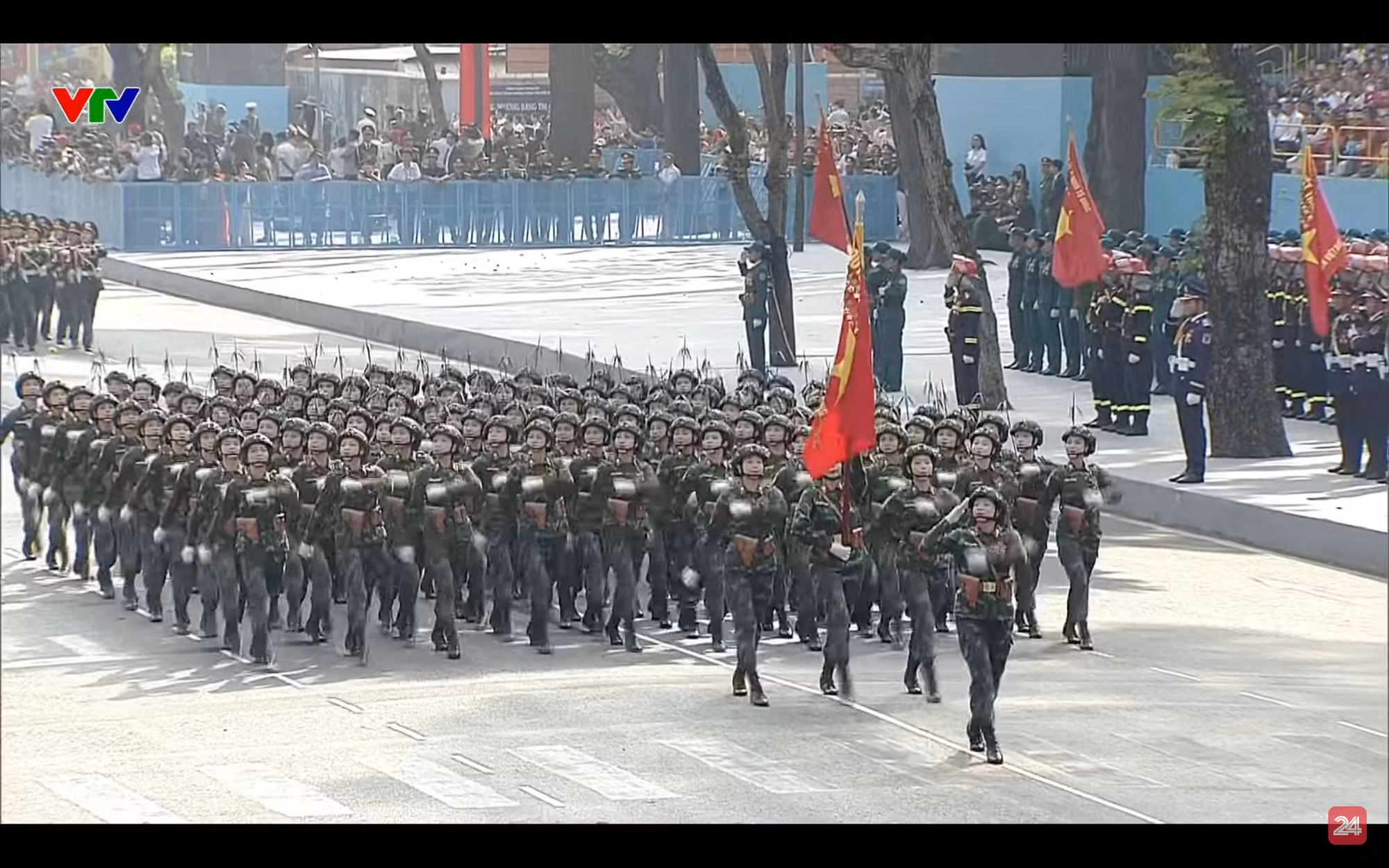 Парадная коробка женщин-офицеров войск связи.