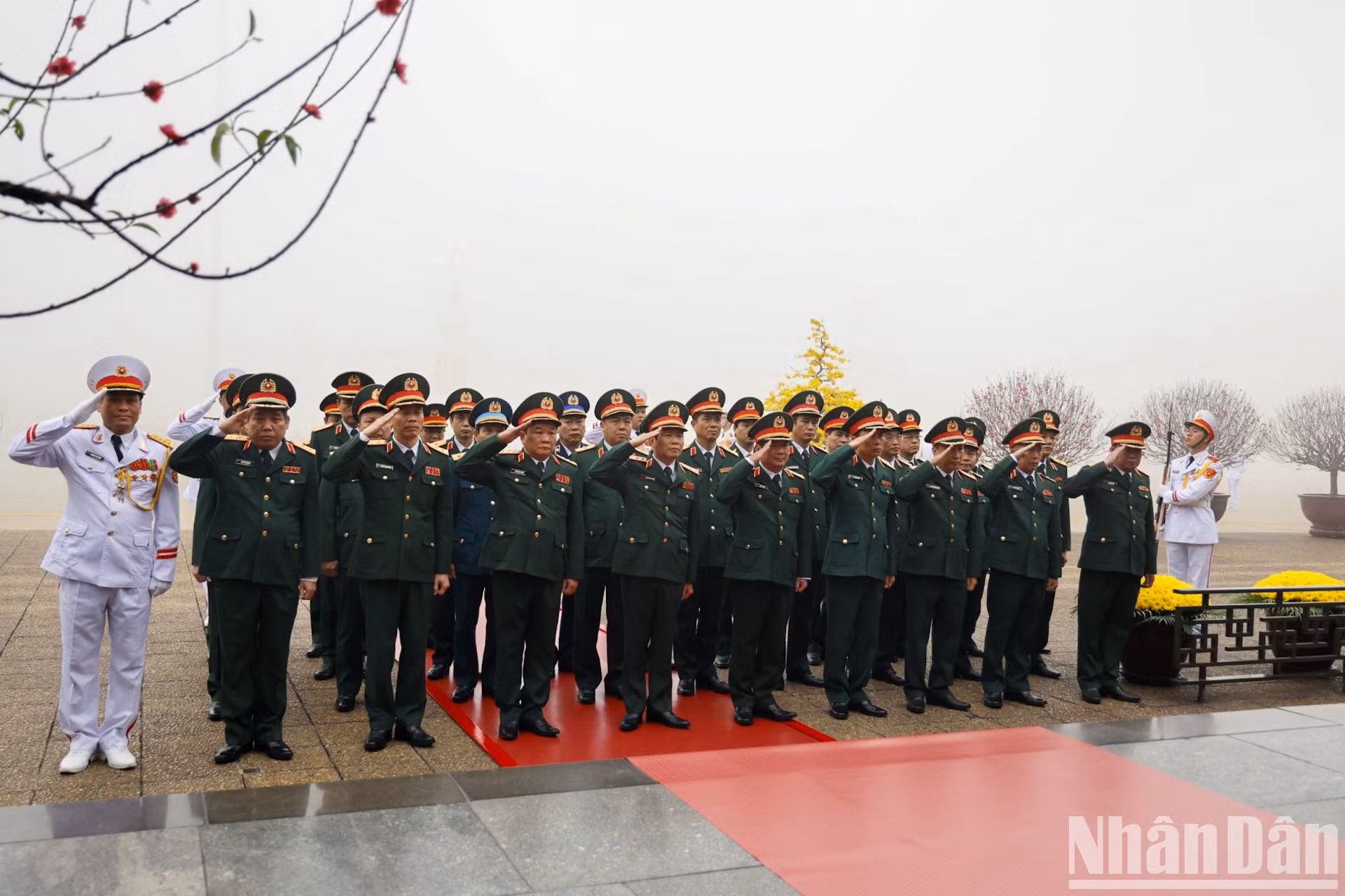 Делегация Центрального военного комитета и Министерства обороны.