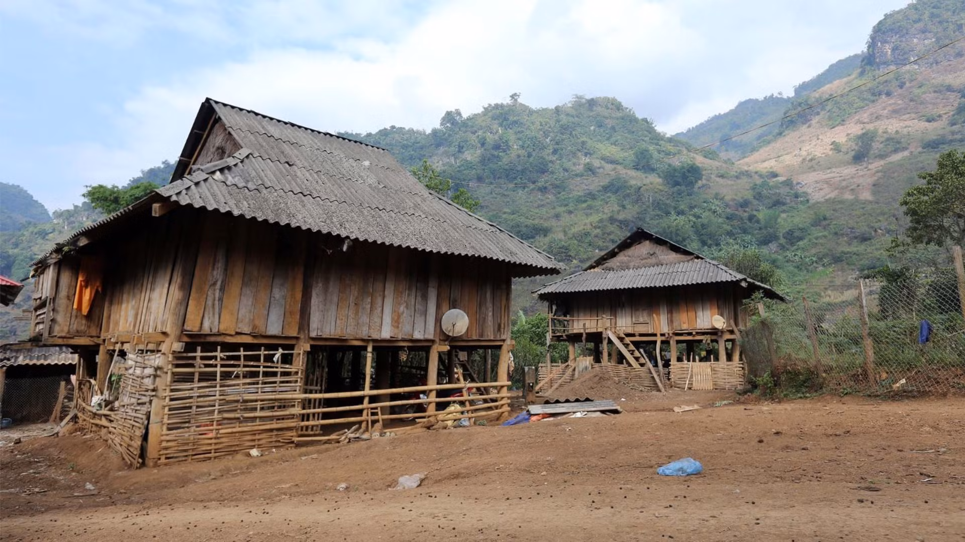 Традиционный дом народности Кханг. Фото: dantoctongiao.vietnamnet.vn Традиционный дом народности Кханг. Фото: dantoctongiao.vietnamnet.vn