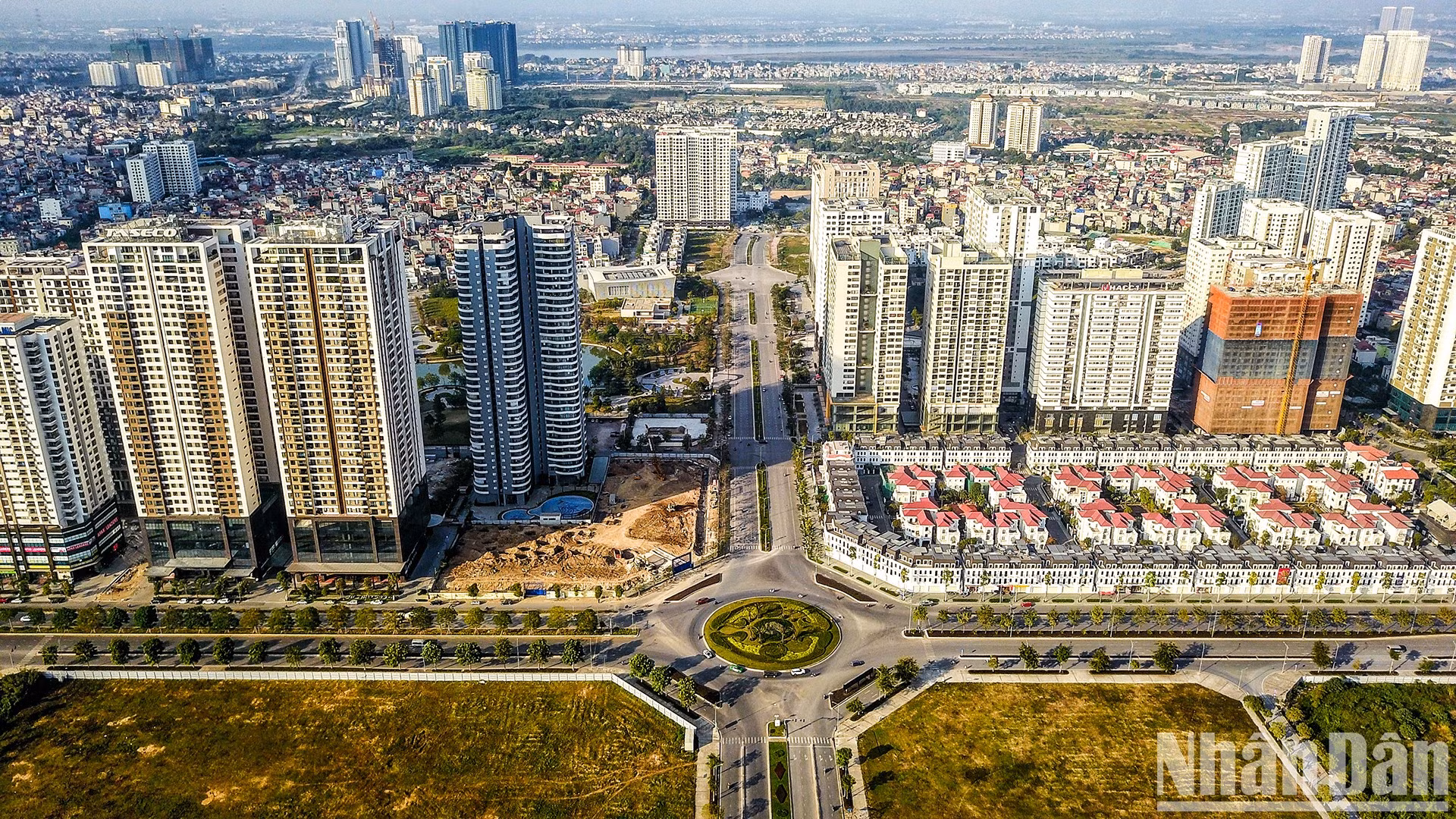 Удлиненная улица Нгуенванхуен. Удлиненная улица Нгуенванхуен.