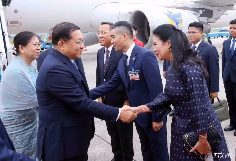 vna-potal-tong-thong-myanmar-va-phu-nhan-den-ha-noi-bat-dau-tham-chinh-thuc-viet-nam-ha-noi-6221.jpg