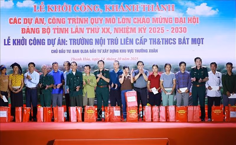 vna-potal-thu-tuong-du-khoi-cong-du-an-truong-noi-tru-lien-cap-th-va-thcs-bat-mot-thanh-hoa-stand-2.jpg