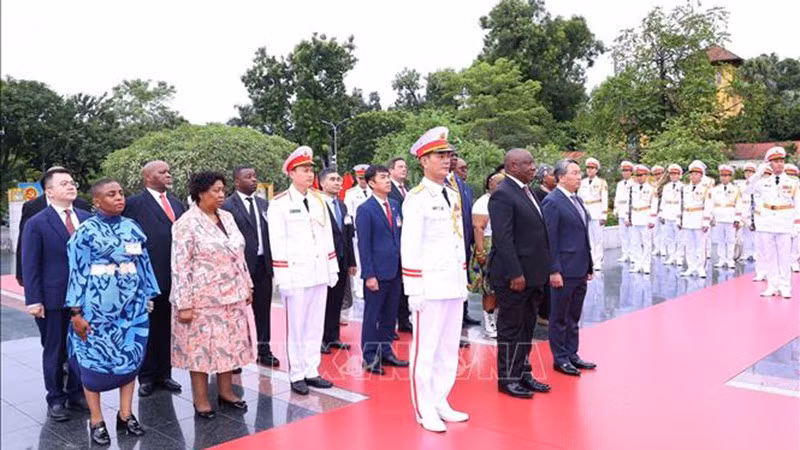 vna-potal-tong-thong-nam-phi-vao-lang-vieng-chu-tich-ho-chi-minh-stand-3.jpg