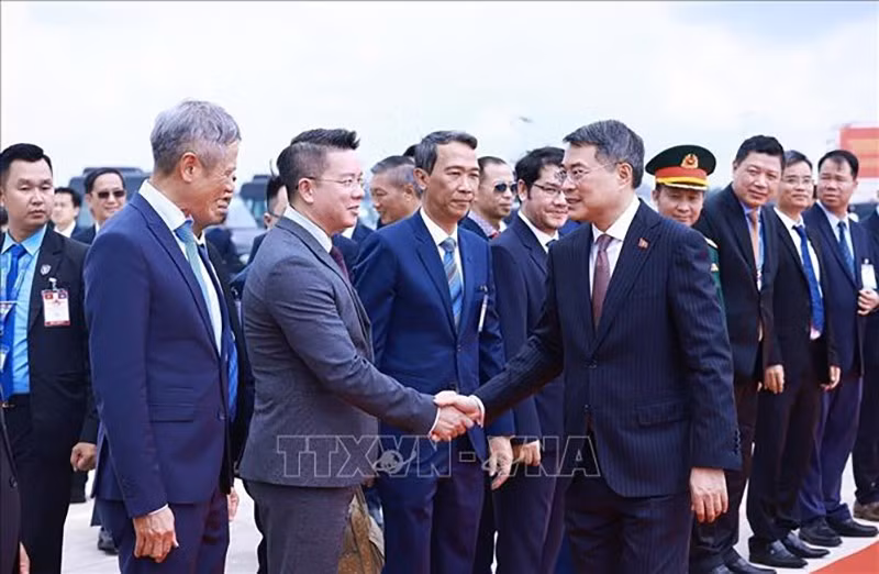 vna-potal-thu-tuong-le-minh-hung-ket-thuc-chuyen-tham-campuchia-stand.jpg
