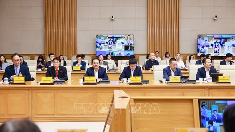 vna-potal-thu-tuong-chu-tri-hoi-nghi-tham-van-ve-thanh-lap-trung-tam-tai-chinh-quoc-te-tai-viet-nam-stand-6.jpg