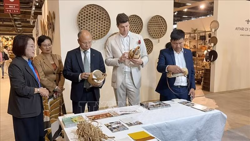 vna-potal-gian-hang-viet-nam-tham-gia-trien-lam-quoc-te-maisonobjet-o-phap-stand-1.jpg