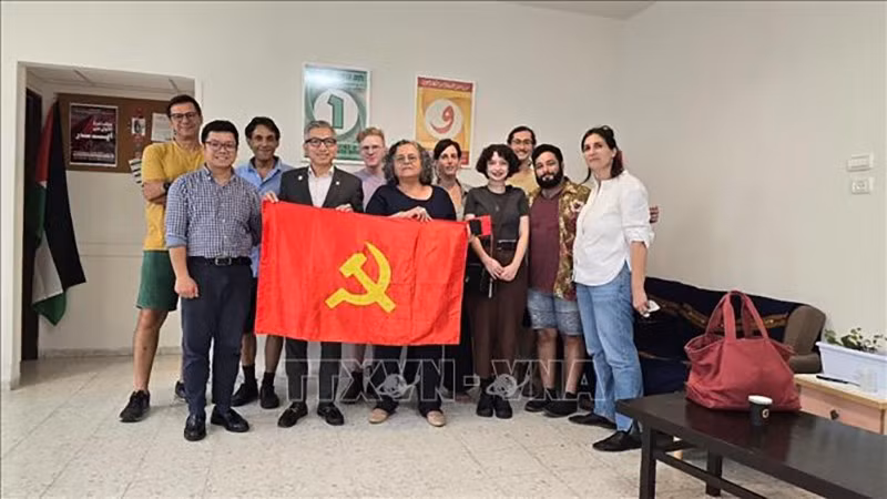 vna-potal-viet-nam-luon-la-bieu-tuong-cua-tinh-than-cach-mang-va-giai-phong-dan-toc-stand-1.jpg