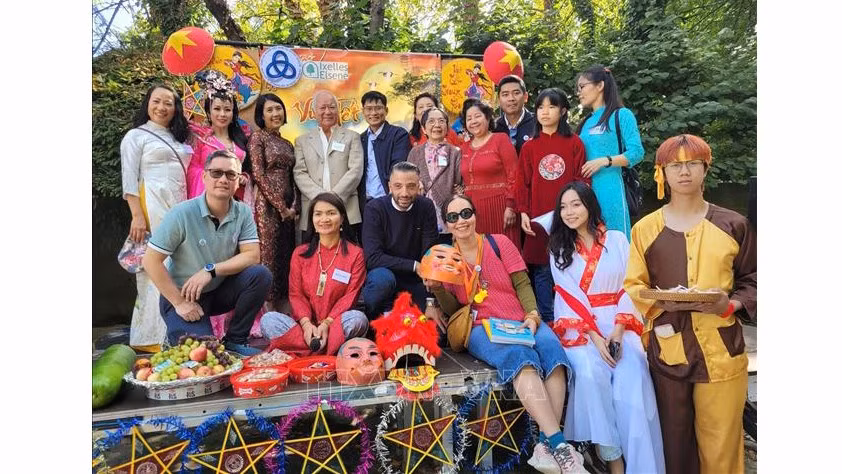vna-potal-ngay-hoi-trung-thu-cua-cong-dong-nguoi-viet-tai-bi-stand.jpg