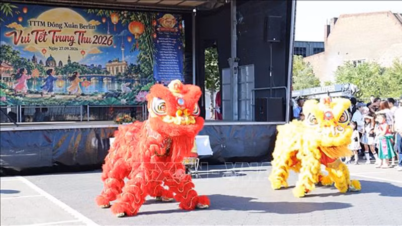 vna-potal-tet-trung-thu-nhip-cau-gin-giu-van-hoa-viet-tai-berlin-stand.jpg