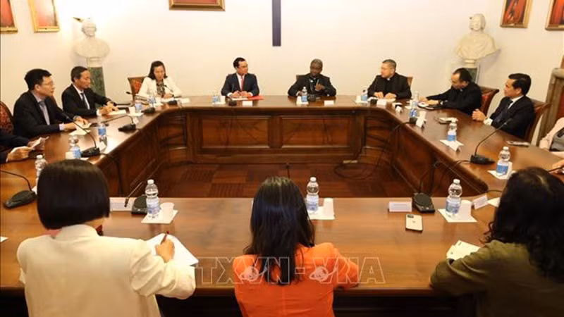 vna-potal-bo-truong-dan-toc-va-ton-giao-tham-lam-viec-tai-bo-truyen-giao-cua-toa-thanh-vatican-stand-1.jpg
